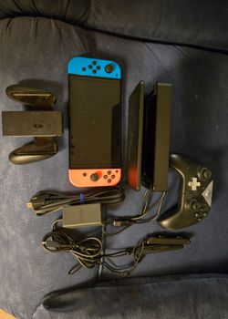 NINTENDO SWITCH OLED w/Extras 2 Controllers