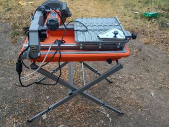 RIDGID 7in tile saw with stand