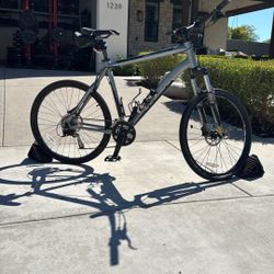Trek 4 Series Mountain Bike – 21” Frame, Great Condition!