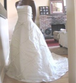 Classic Strapless Cinderella Vera Wang Wedding Dress