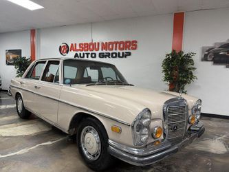 1970 Mercedes-Benz 200-Series