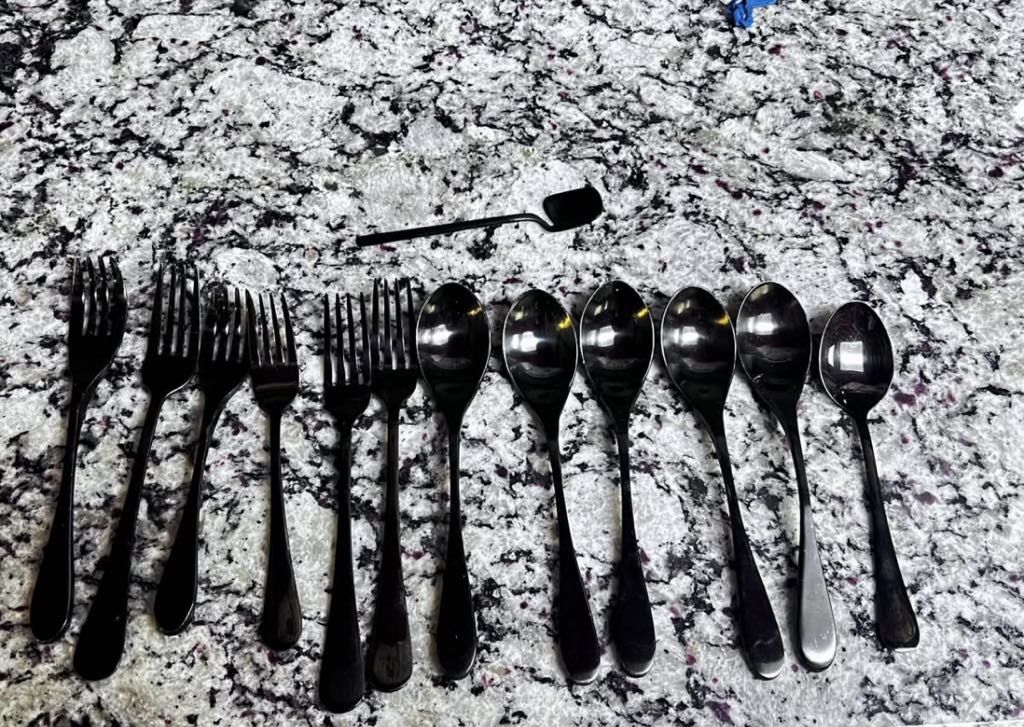 -flatware 13 pieces $5