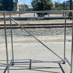 Clothing Rack/Raca De Ropa