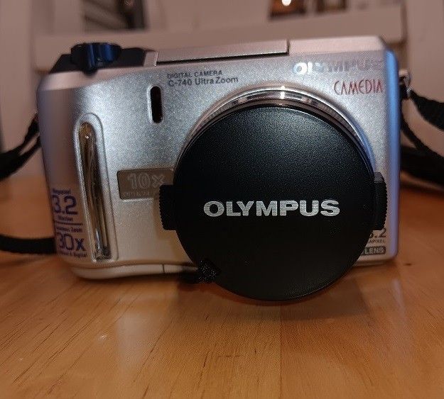 Olympus C-740 Ultra Zoom Digital Camerap