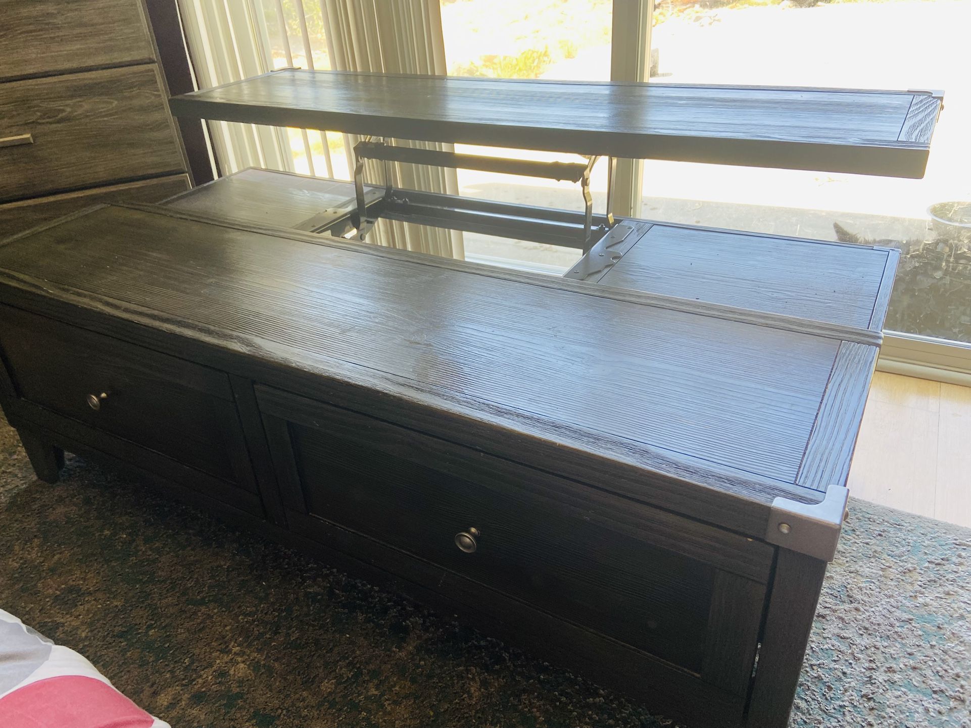 Coffee Table that Turns Into A Eating Table.