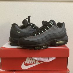 Mens Size 10.5 New Nike Air Max 95 Sneaker HM0622-001 Black/Vapor Green/Anthracite *Located In Agoura Hills*