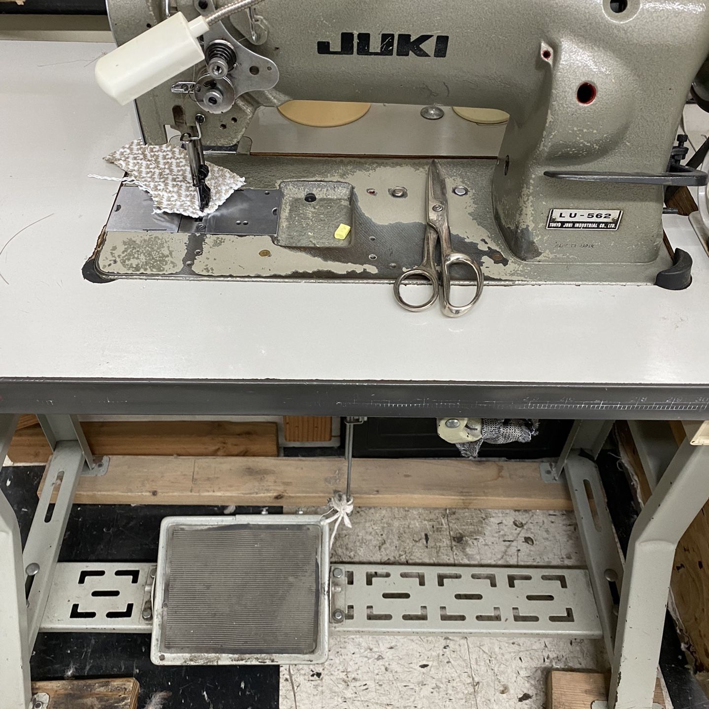 La géographie légèrement la célébrité juki lu 562 poids religion Essaie