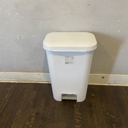 12 Gallon Trash Can, Plastic, Kitchen, White Trash Can
