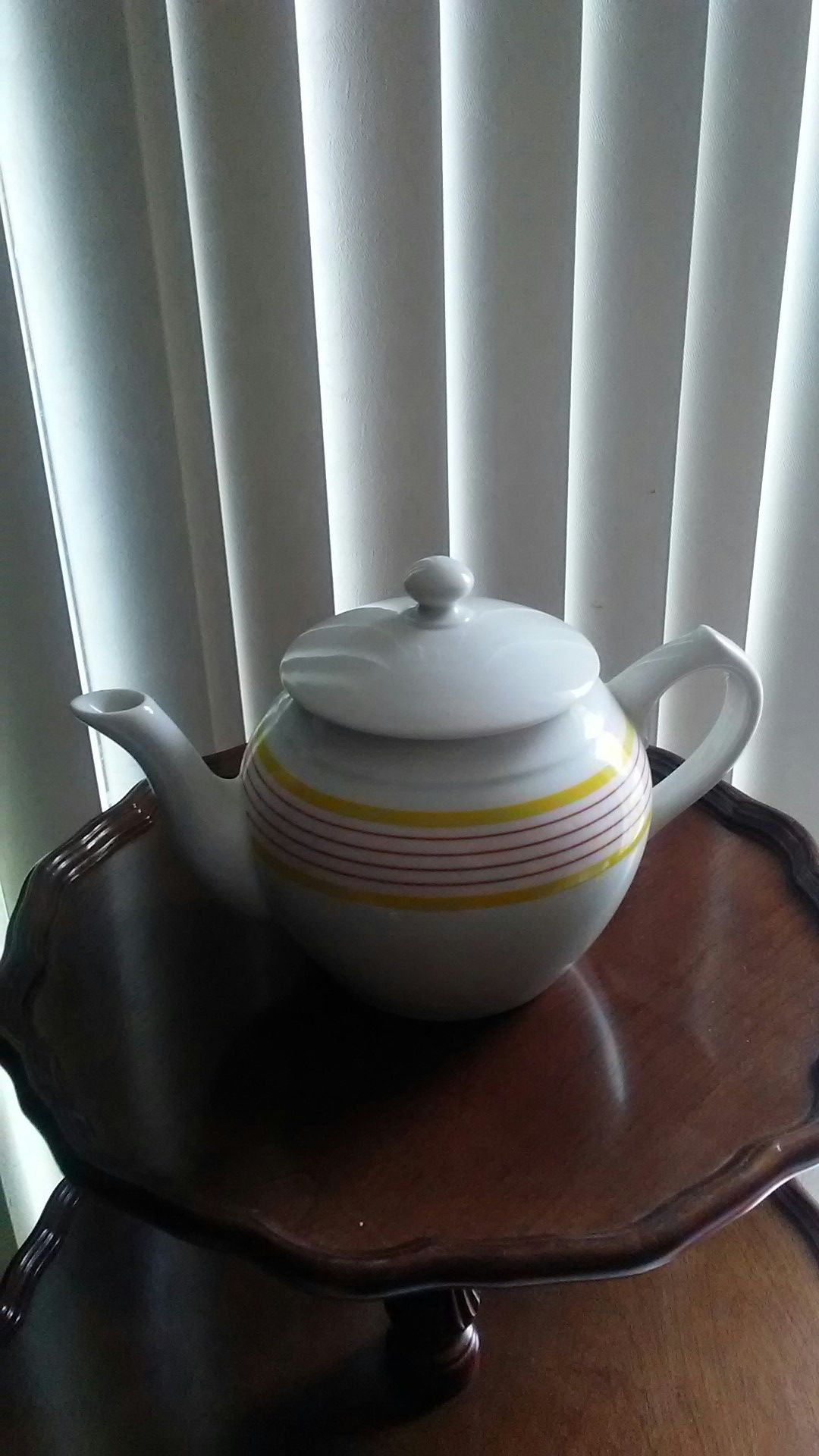 Ceramic tea pot