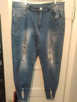 WOMENS DISTRESSED JEANS SIZE 2X