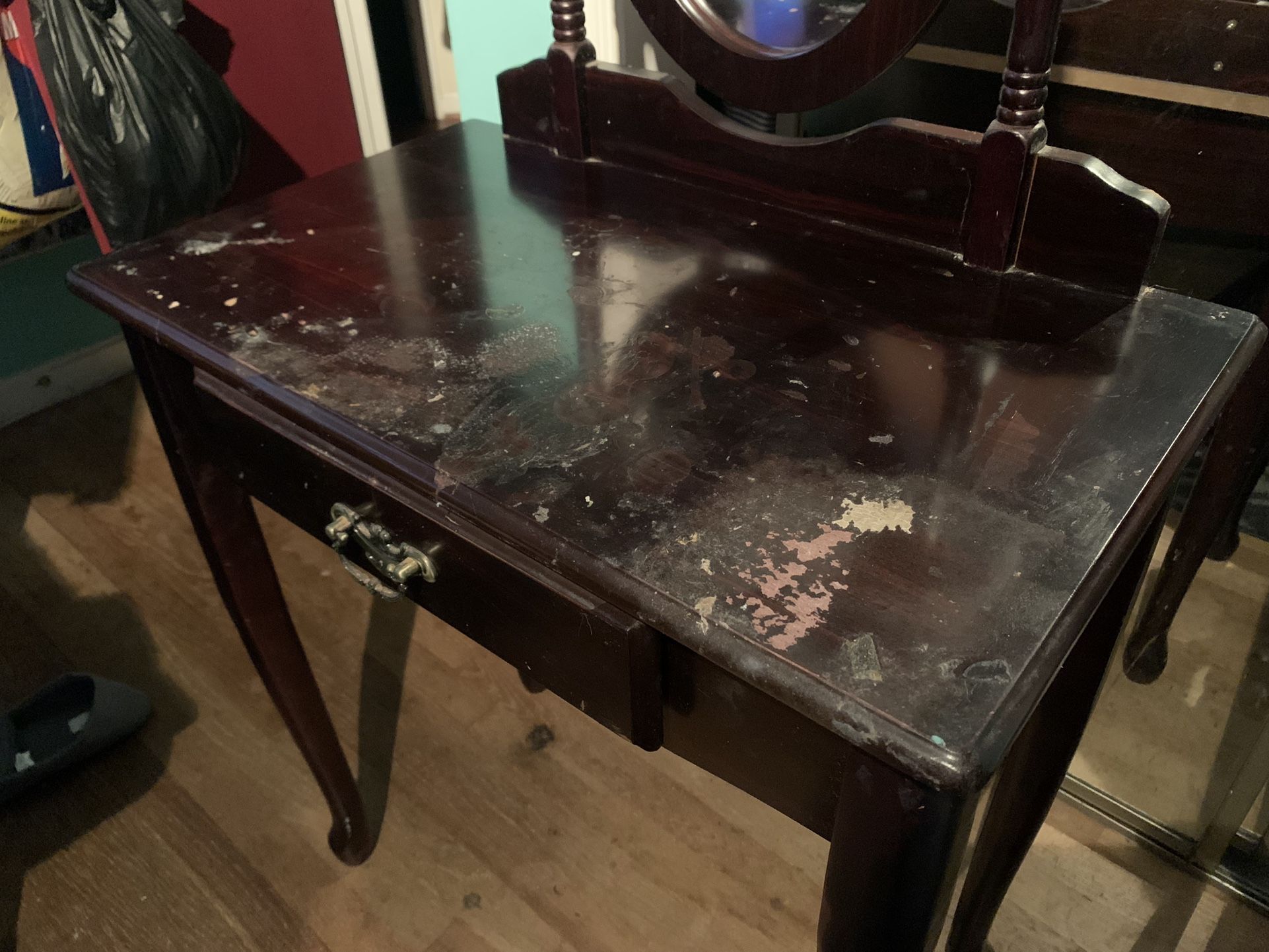 Jazmyne Vanity Desk and Miirror