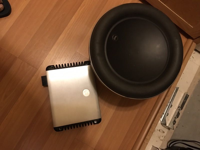 13w7 new with JL 1,000 amp. With or without box