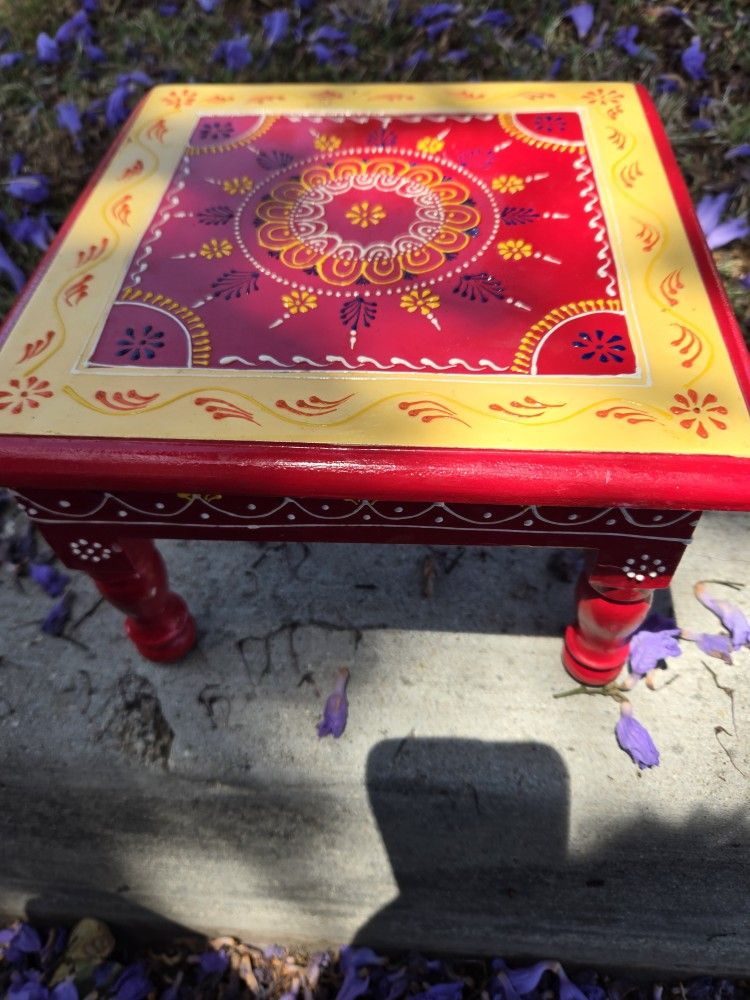 Showki wooden hand painted table for deco