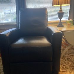 Black Leather Electric Recliner  Each I Have A Pair