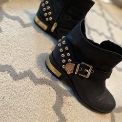 Women’s Vince Camuto Booties Size 7.5