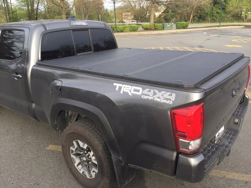 2016/2017 Toyota Tacoma tonneau cover