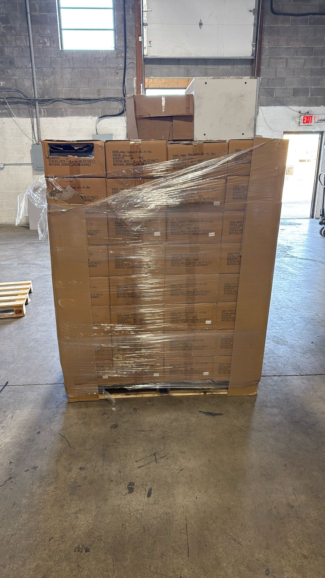 2 full Pallets Of Handles. Same Design