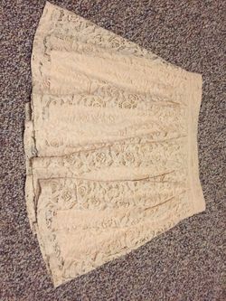 Forever 21 lace skirt size medium cream short mini flare