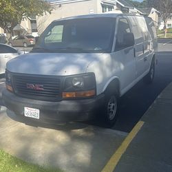 2004 GMC Savana 3500 HD Work Van – Dual Side & Rear Doors – Hydraulic Lift Arm – Tow Hitch – $8,500