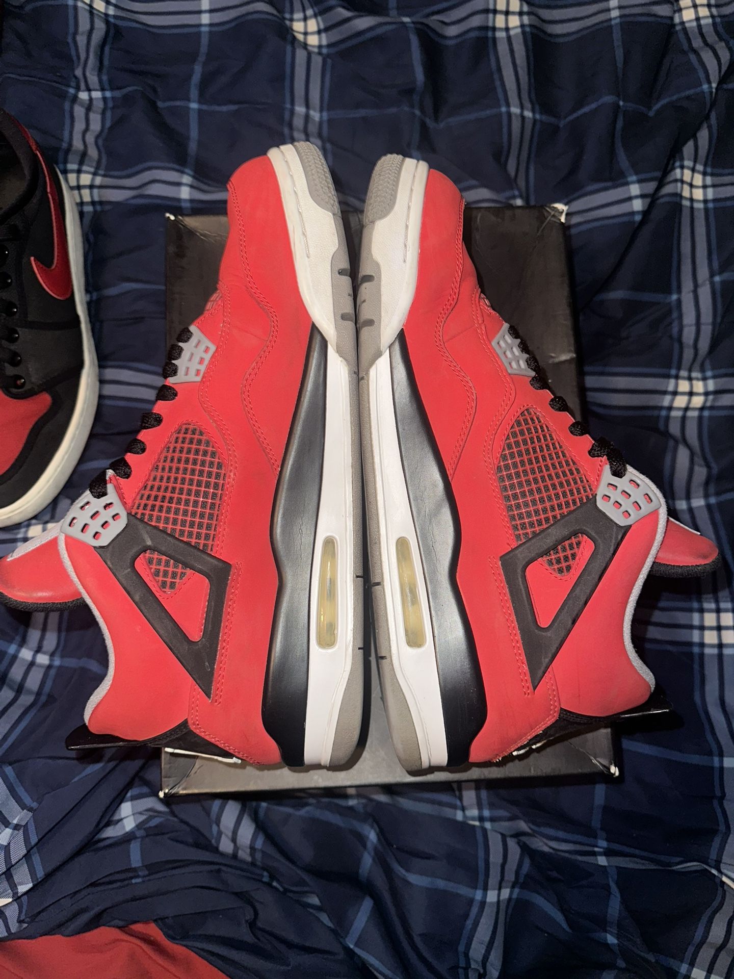 Jordan 4 Retro Toro Bravos