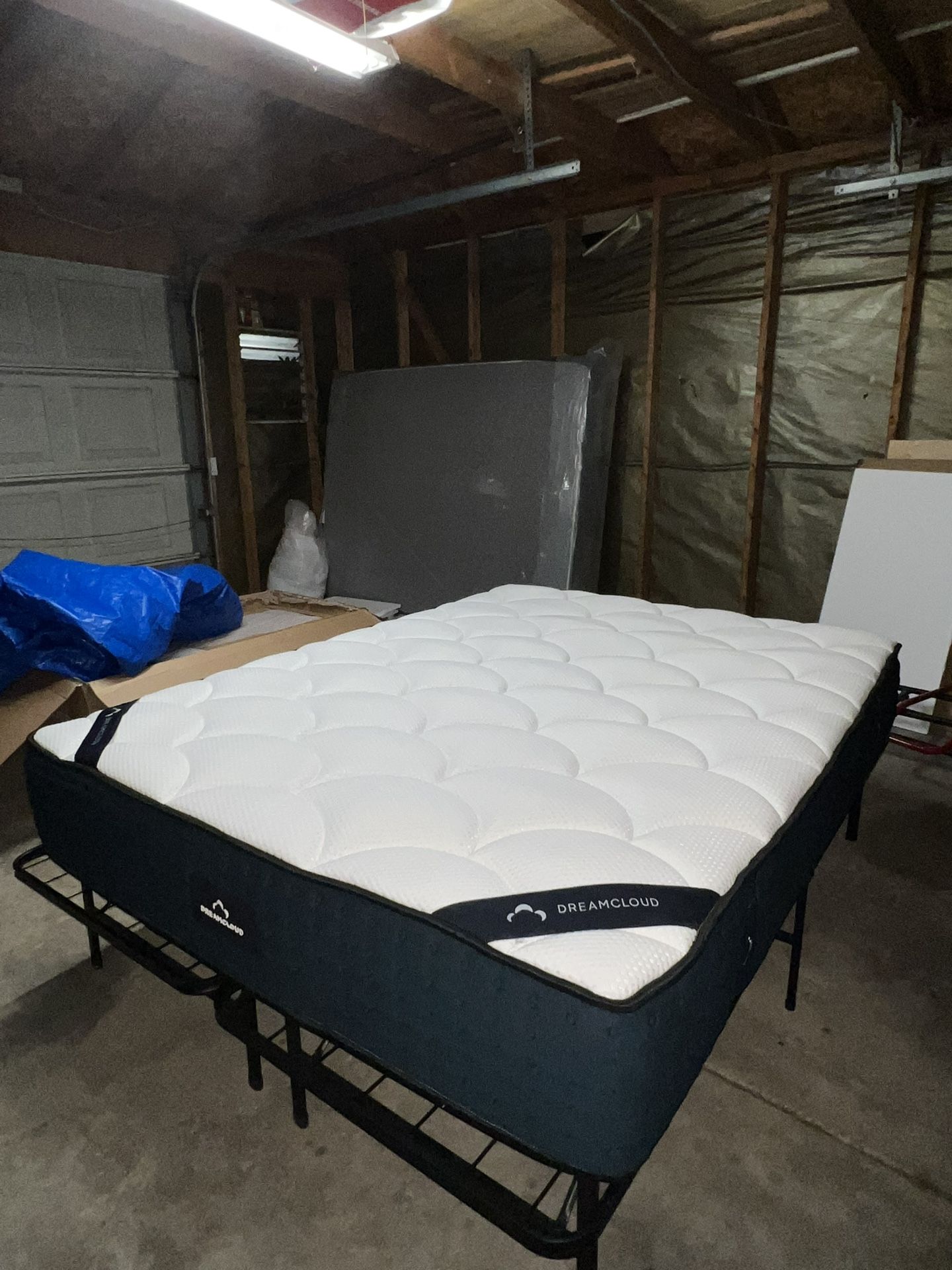 The DreamCloud, Queen, Like New, Perfect Condition