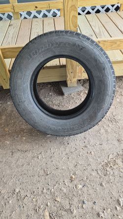Llantas Lt 225/75/R16 $25 por las dos (una esta mejor que la otra)