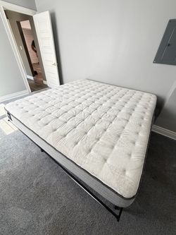 Queen Pillow Top Mattress