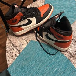 Brand New Jordan 1’s Shattered Backboard Never Worm Before 