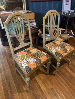 Beautiful chair very good condition 4 available