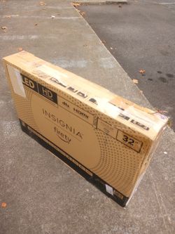-Read Info- 32 In. Insignia Smart 🔥 TV W/Remote