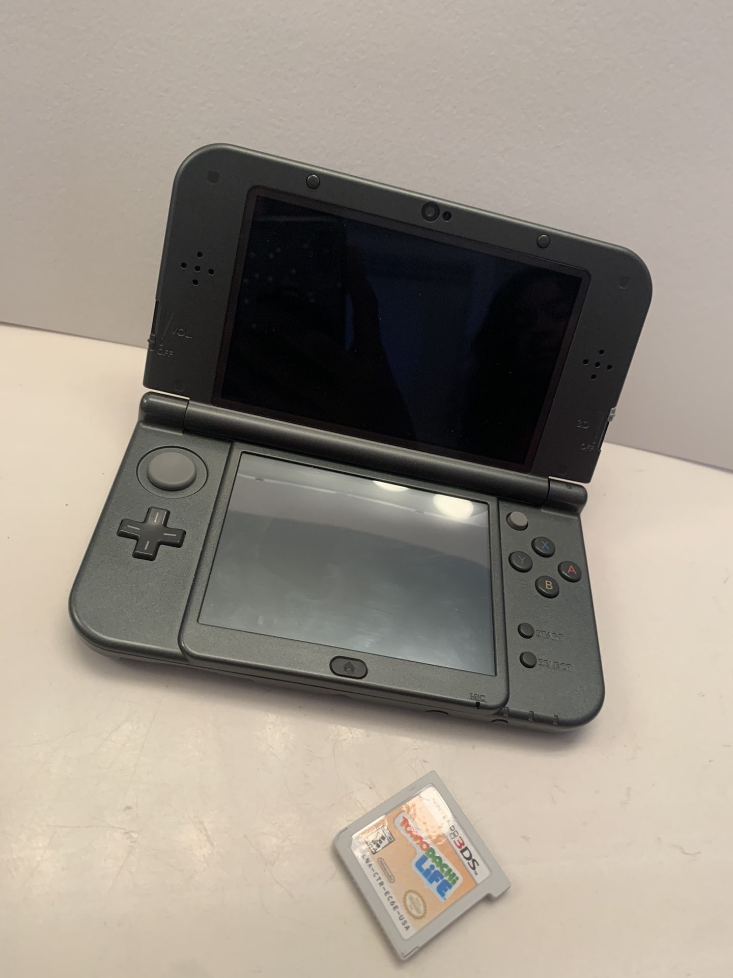 Nintendo 3DS XL with TomoDachi Life Game