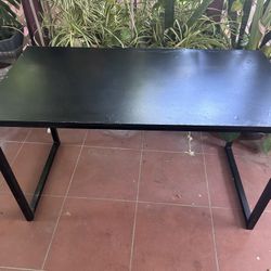 Desk/table
