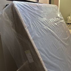 Box spring Queen bed