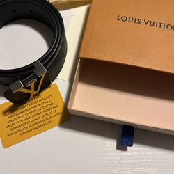 Lv belt size 105-42 brand new