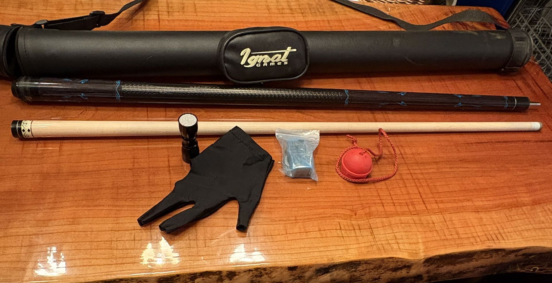 Ingat Games Pool Cue and  Accessories 21oz 
