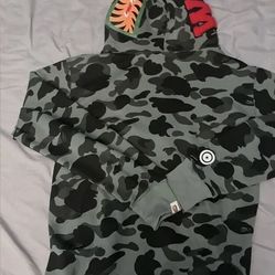Bape Hoodie (Size M)