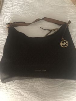 Michael Kors Zipped Shoulder Bag