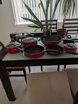 Collection of Pots, pans and lids