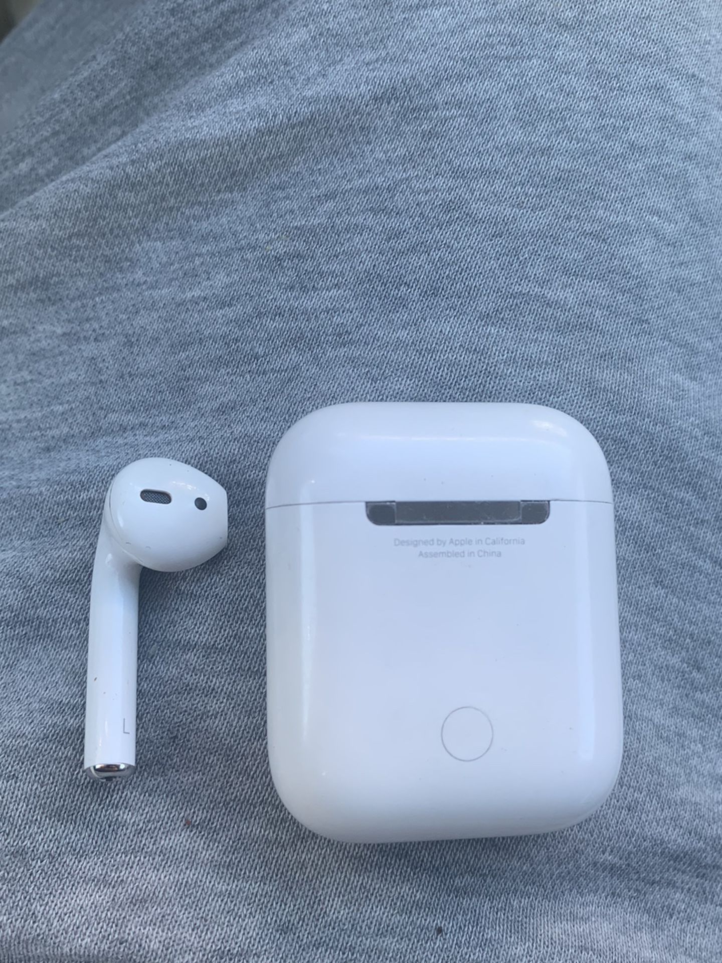 Apple Air Pods With Just Left Ear Piece