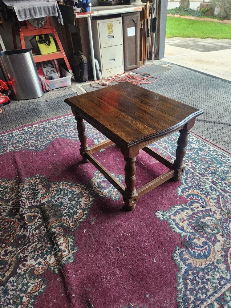 20 x 27 x 20" tall, nice end table 