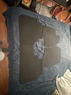 like new honda crv set of 3 mats original black color