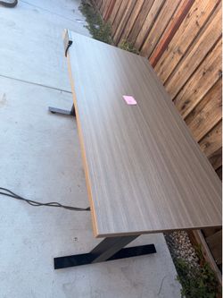 Adjustable desk