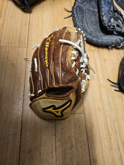 Mizuno Fastpitch Girls Glove