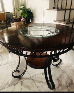 Round table