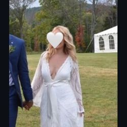 Boho Wedding/Bridal Dress with Bell Sleeves & Lace – Size 2/4, Perfect Condition!