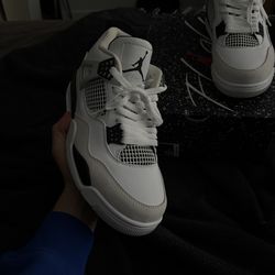 Jordan 4 “Military Black”