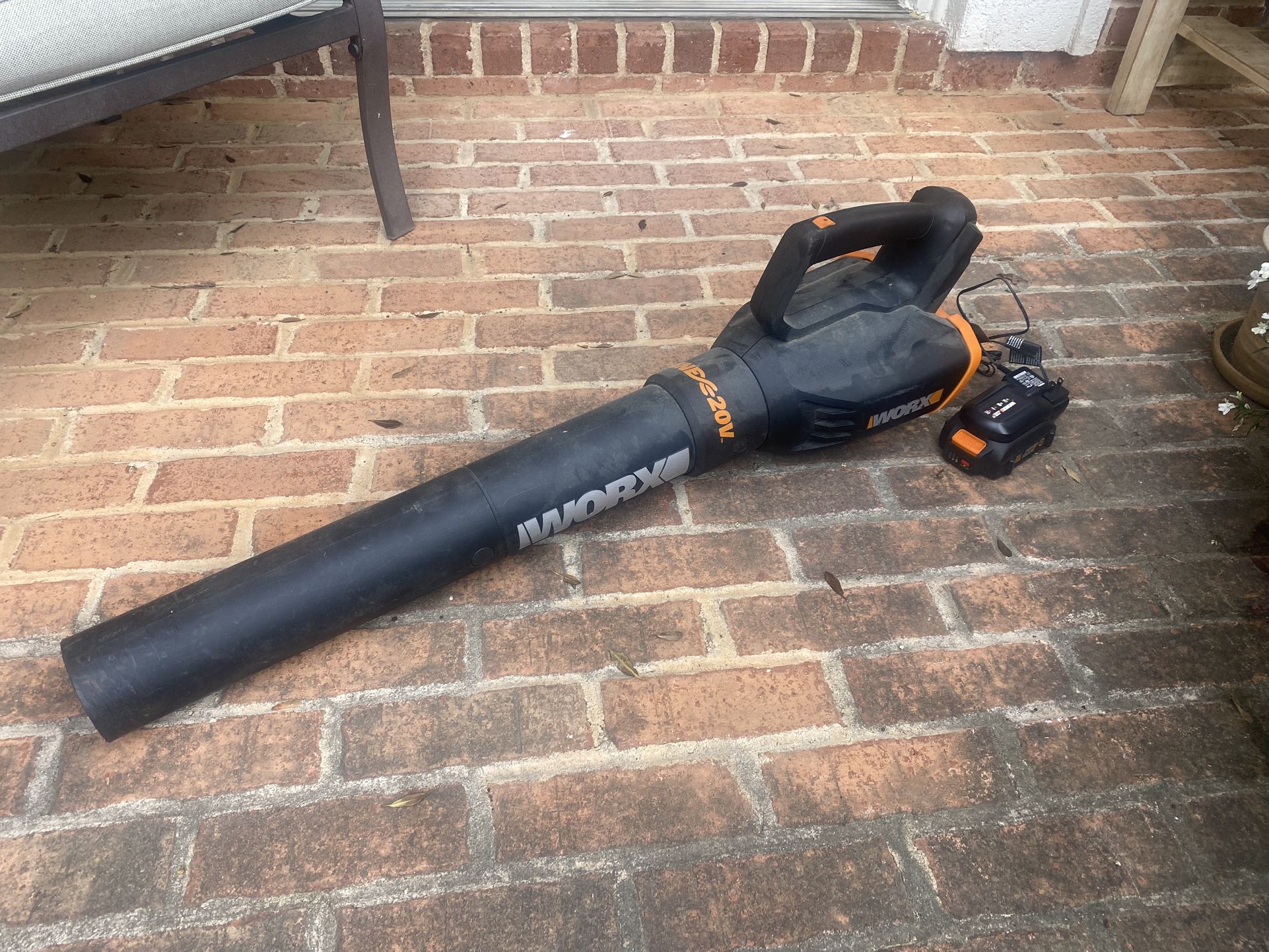 CORDLESS BLOWER