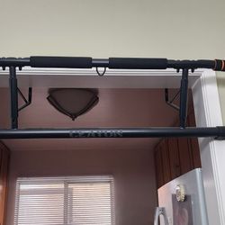 HOME PULL UP BAR - Move Out Sale 