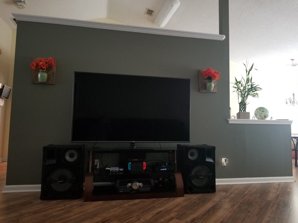 Sconces - decorate - flowers - living room