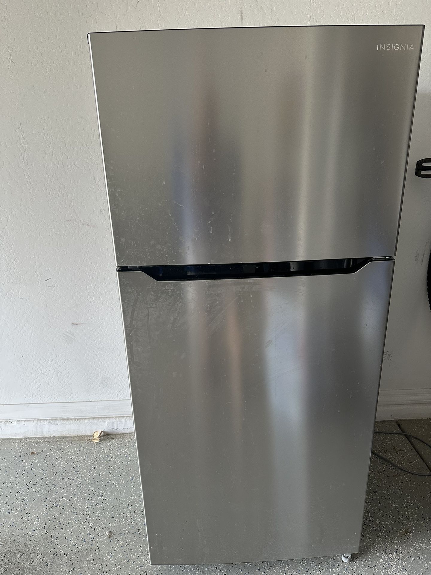 Insignia Freezer/Refrigerator Stand Up